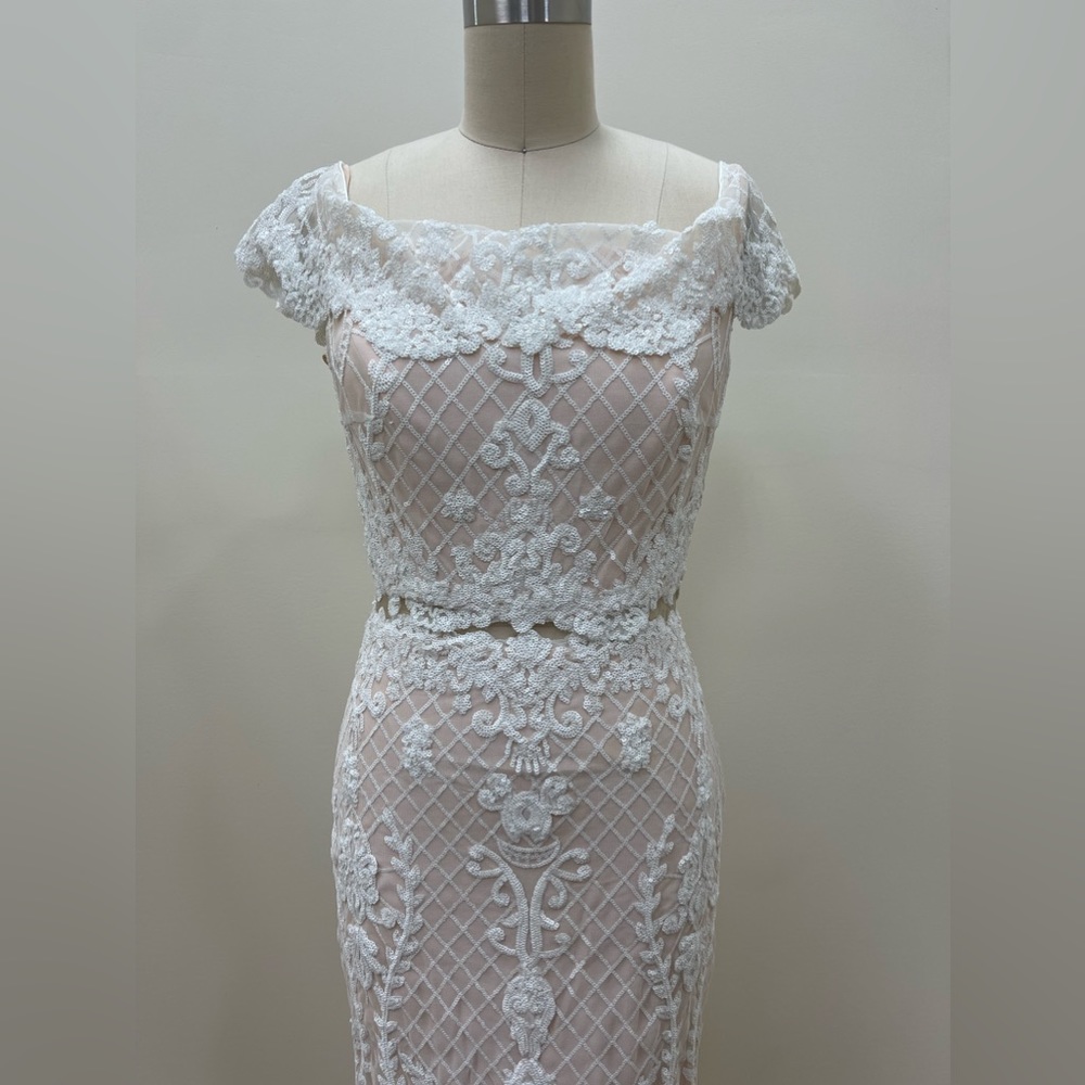 WHITE DRESS - Picture 2 of 6